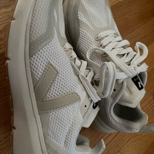 VEJA women’s sneakers cream color 6 1/2 European size 37 1/2
